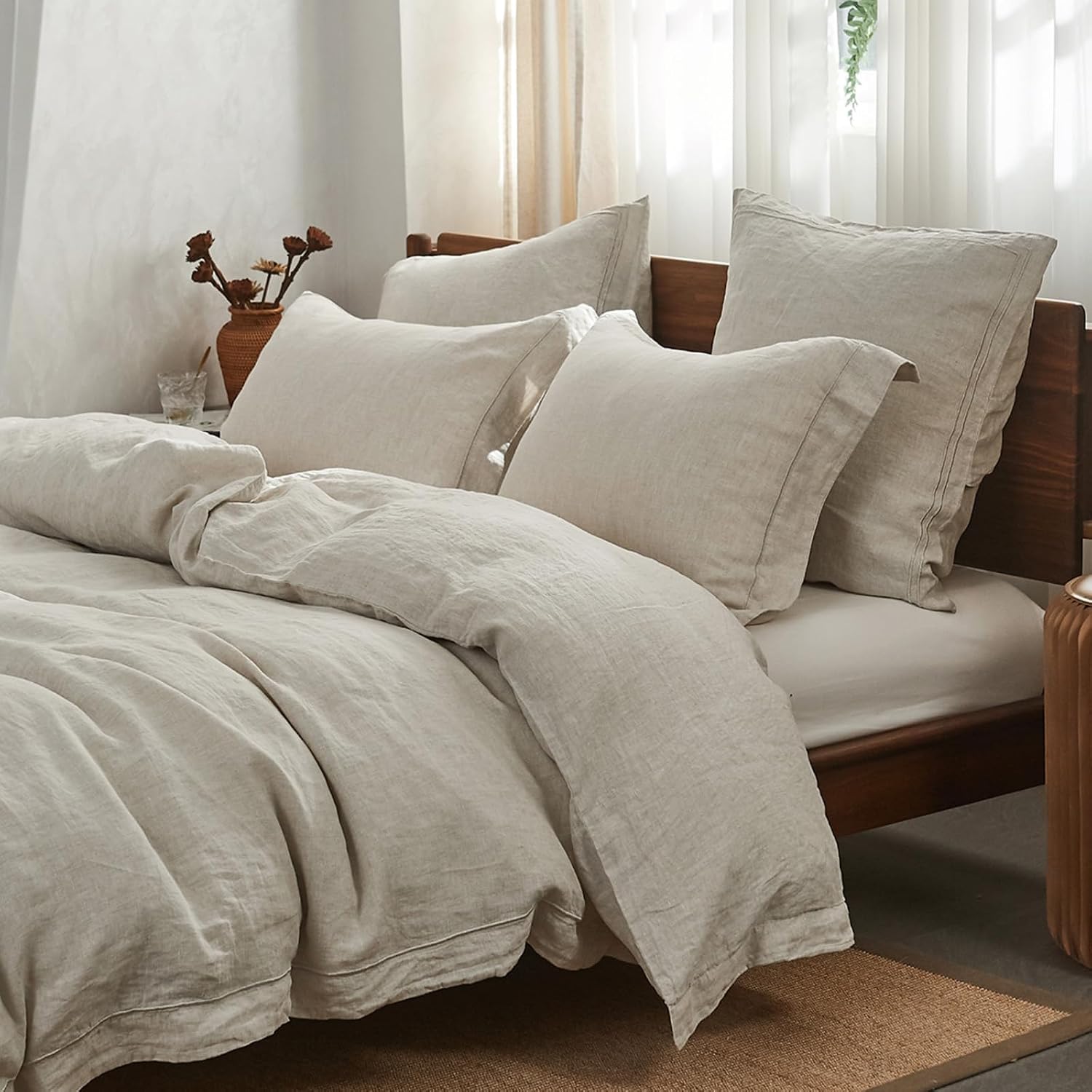Linen Duvet Cover - ชุดผ้าปูผ้านวมลินินเนื้อนุ่มแบบสามชิ้น ลายปักสไตล์ฟาร์มเฮาส์ พร้อมกระดุมปิด ประกอบด้วยผ้าห่มหนึ่งผืน และปลอกหมอนสองใบ ขนาดคิงไซส์