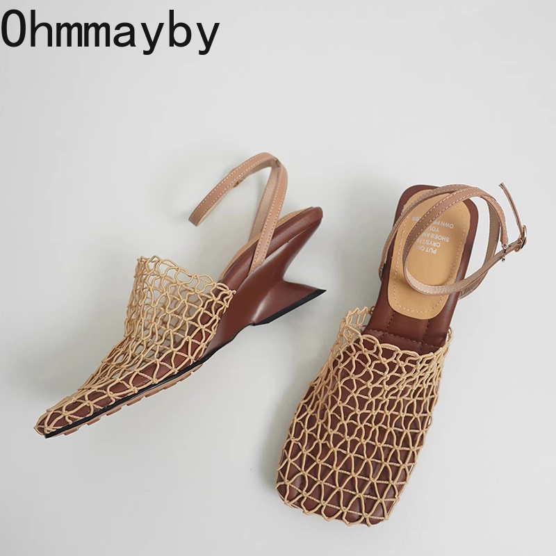 รองเท้าส้นสูงแบบเปิดส้น ดีไซน์ - Luxury Lifestyle บทวิจารณ์และราคา