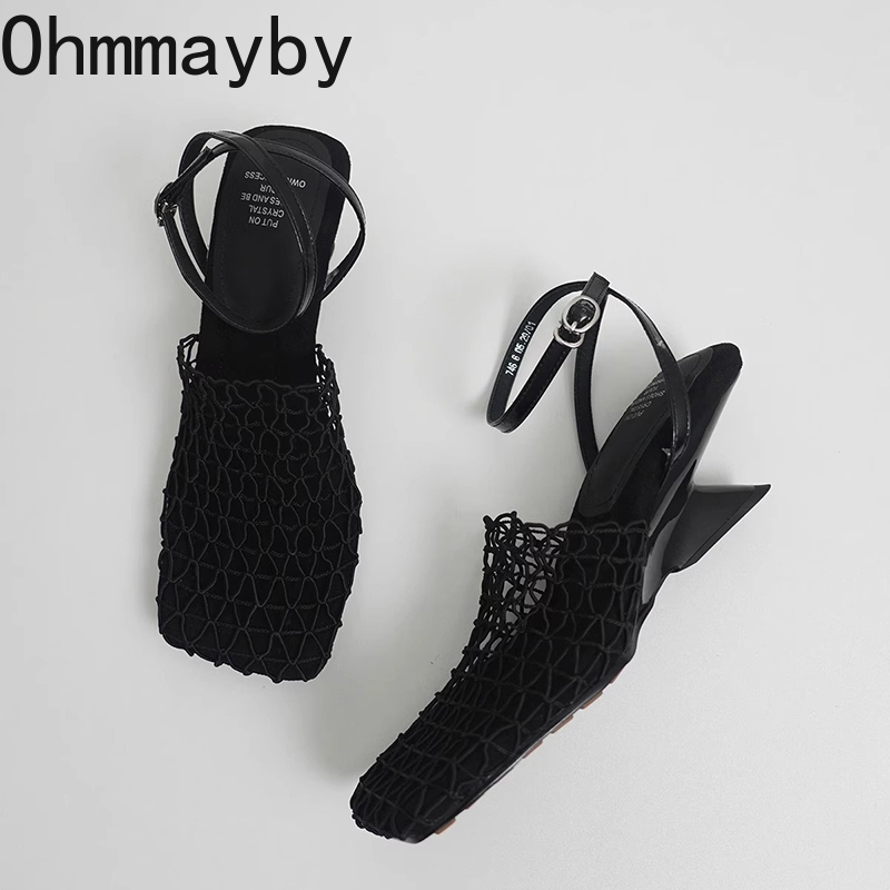 รองเท้าส้นสูงแบบเปิดส้น ดีไซน์ - Luxury Lifestyle บทวิจารณ์และราคา